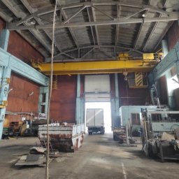 Почему в весенний период внутри производственного цеха облезает краска